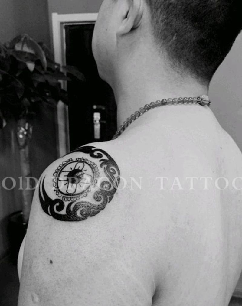 图腾纹身图片_肩部纹身图案