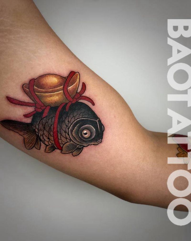 日式小金鱼纹身图片_肩部手部老传统纹身图案