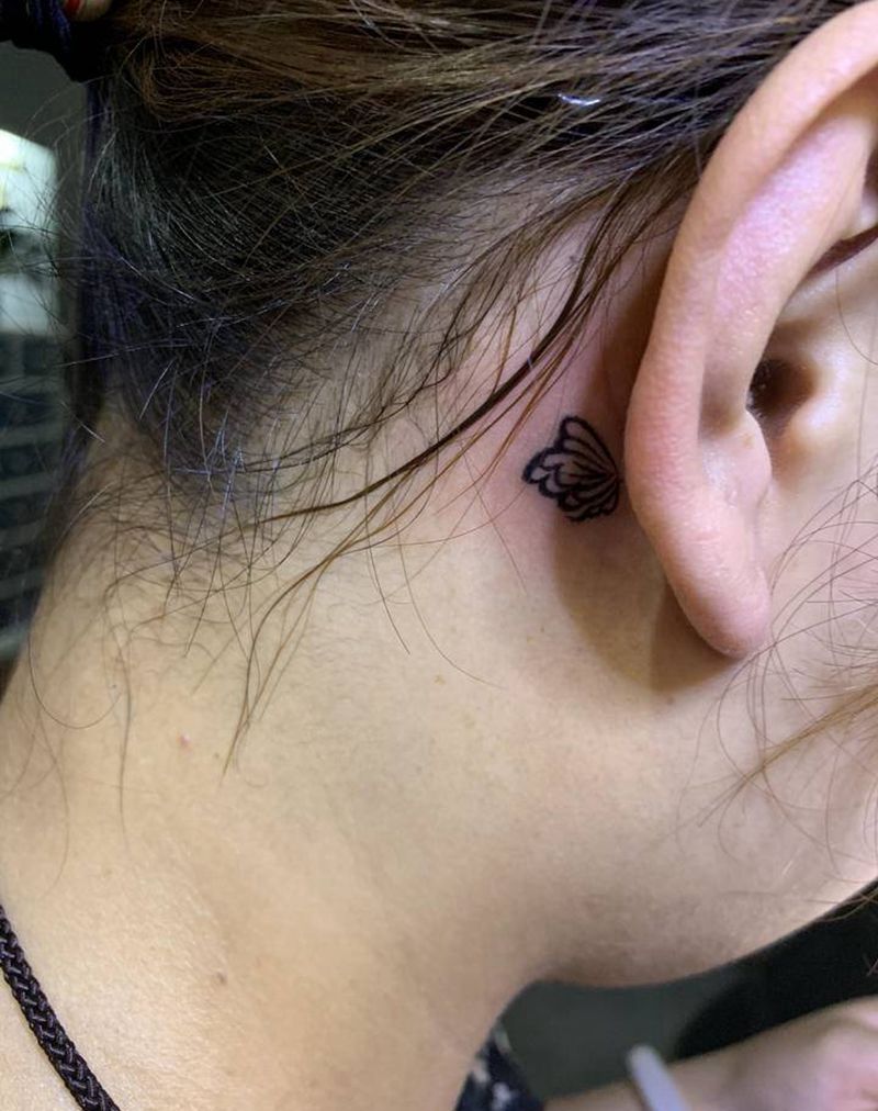小蝴蝶纹身图片_颈部纹身图案