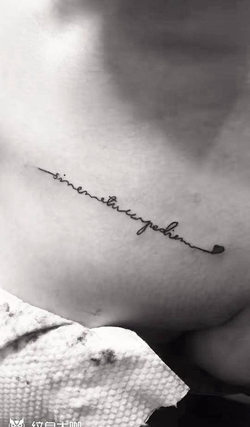 锁骨刺青纹身图片_胸部纹身图案