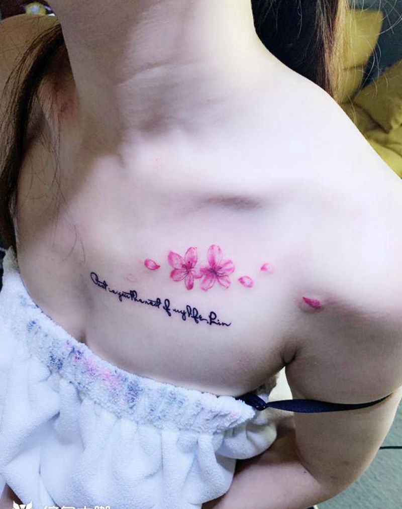 小清新纹身图片_胸部纹身图案