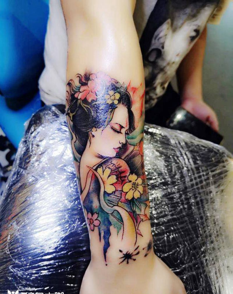 艺妓纹身图片_臀部纹身图案