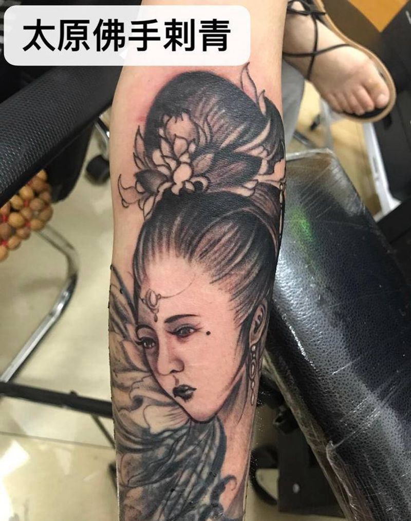 艺妓遮盖未完成纹身图片_手臂新传统纹身图案