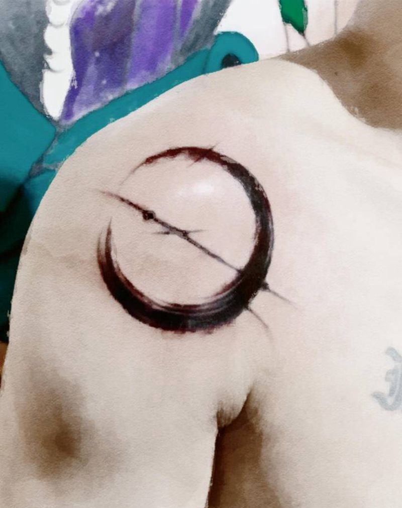 肩环纹身图片_臀部水墨纹身图案