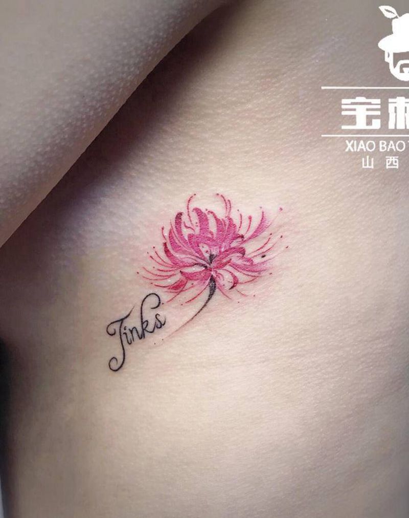 彼岸花纹身图片_背部水彩花体字彼岸花纹身图案