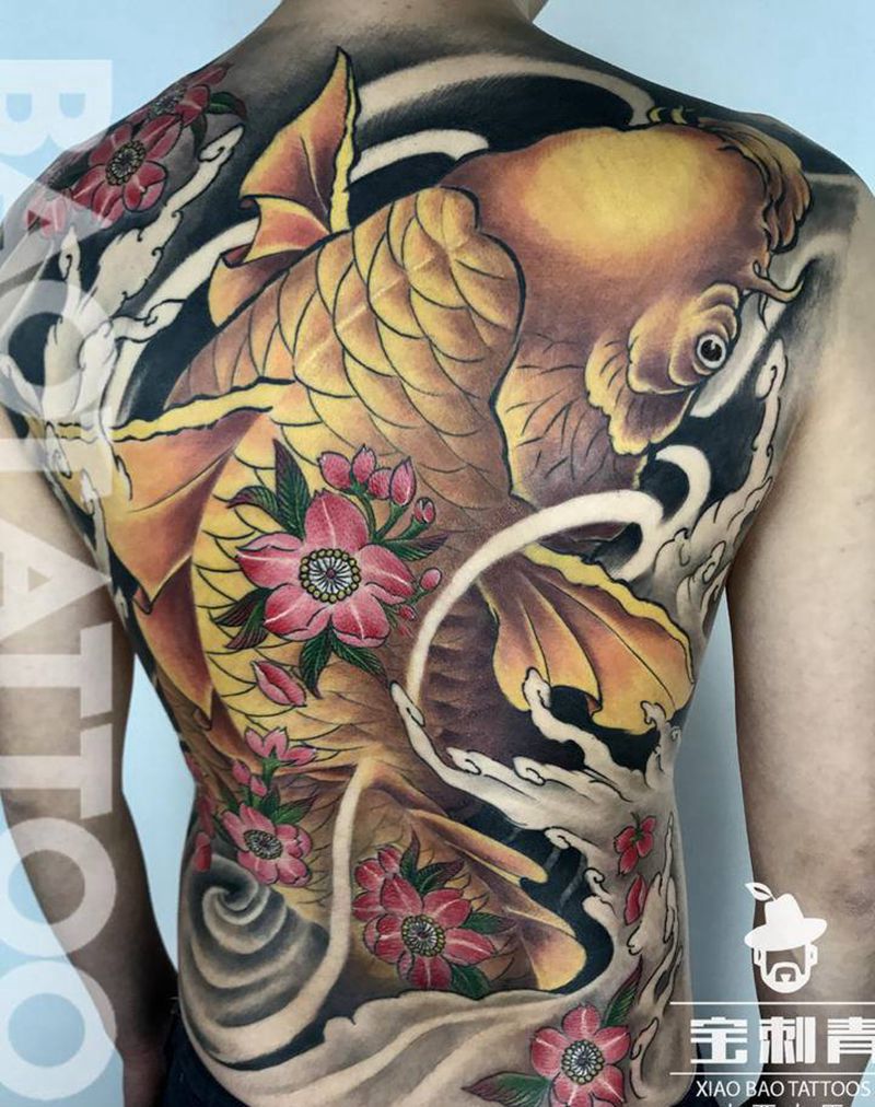 锦鲤纹身图片_背部新传统纹身图案