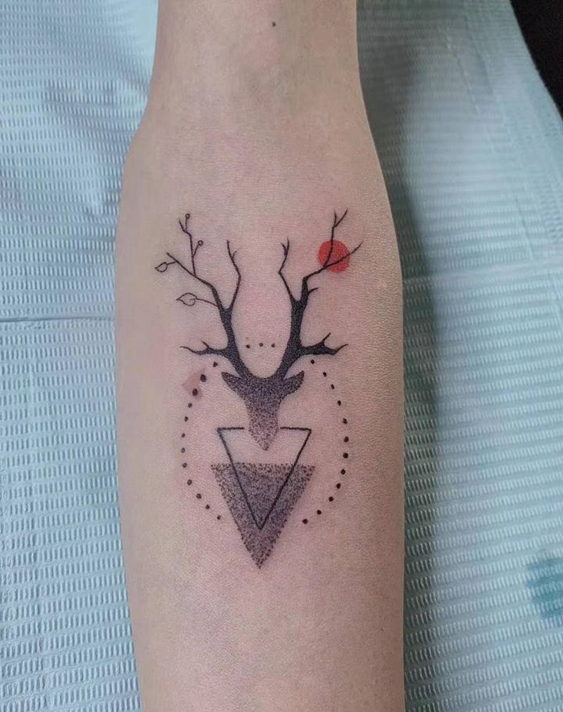 鹿纹身图片_手臂几何水墨纹身图案