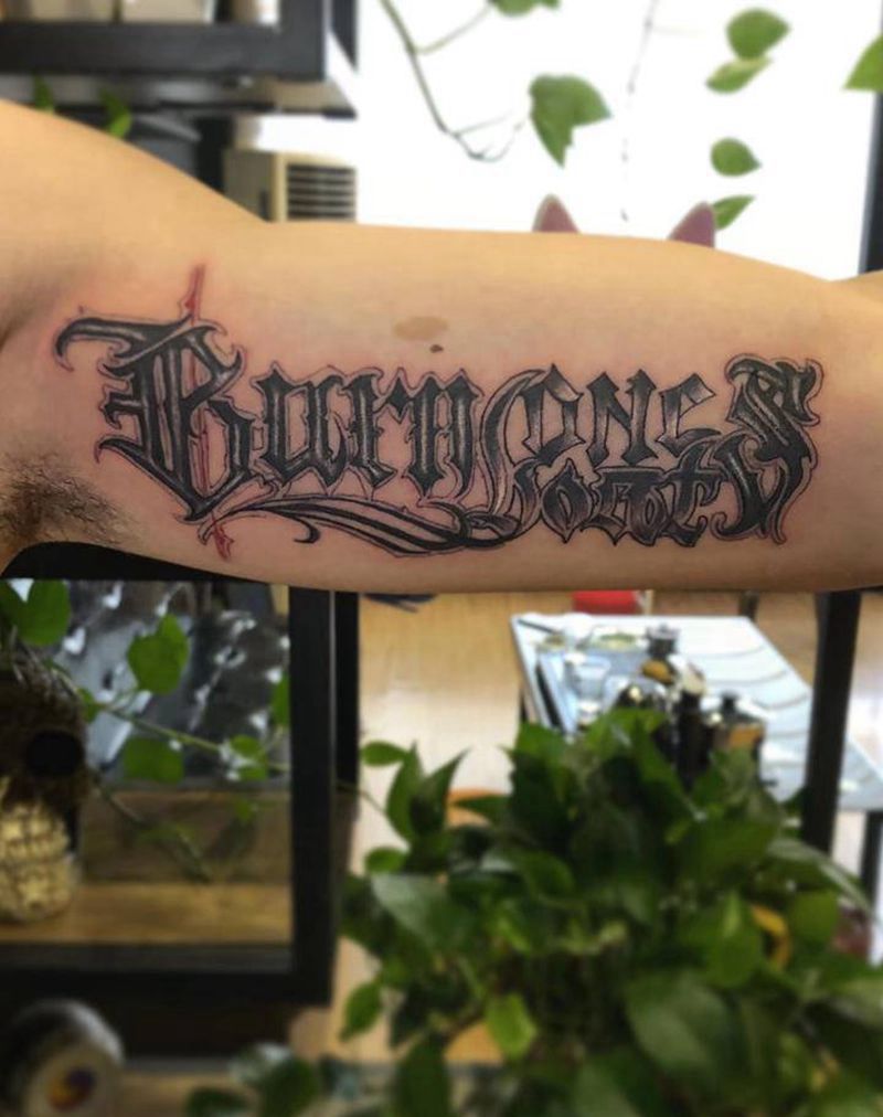 花体字纹身图片_手臂花体字纹身图案