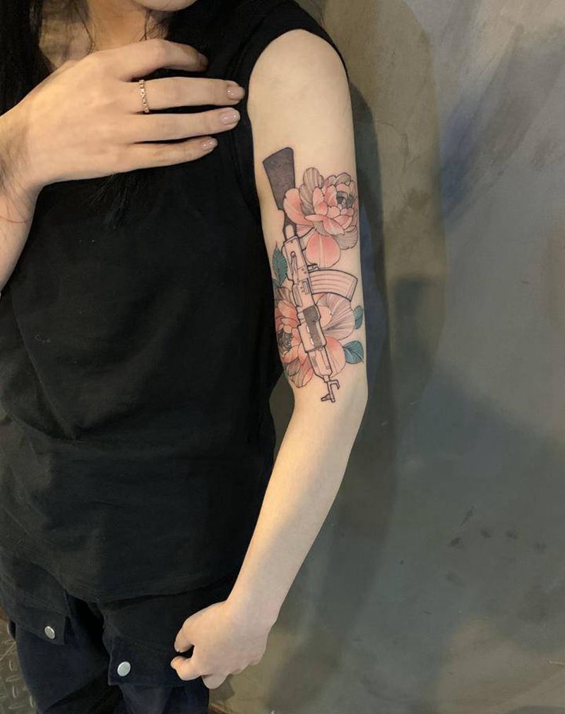 枪花纹身图片_手臂腿部New School欧美写实纹身图案