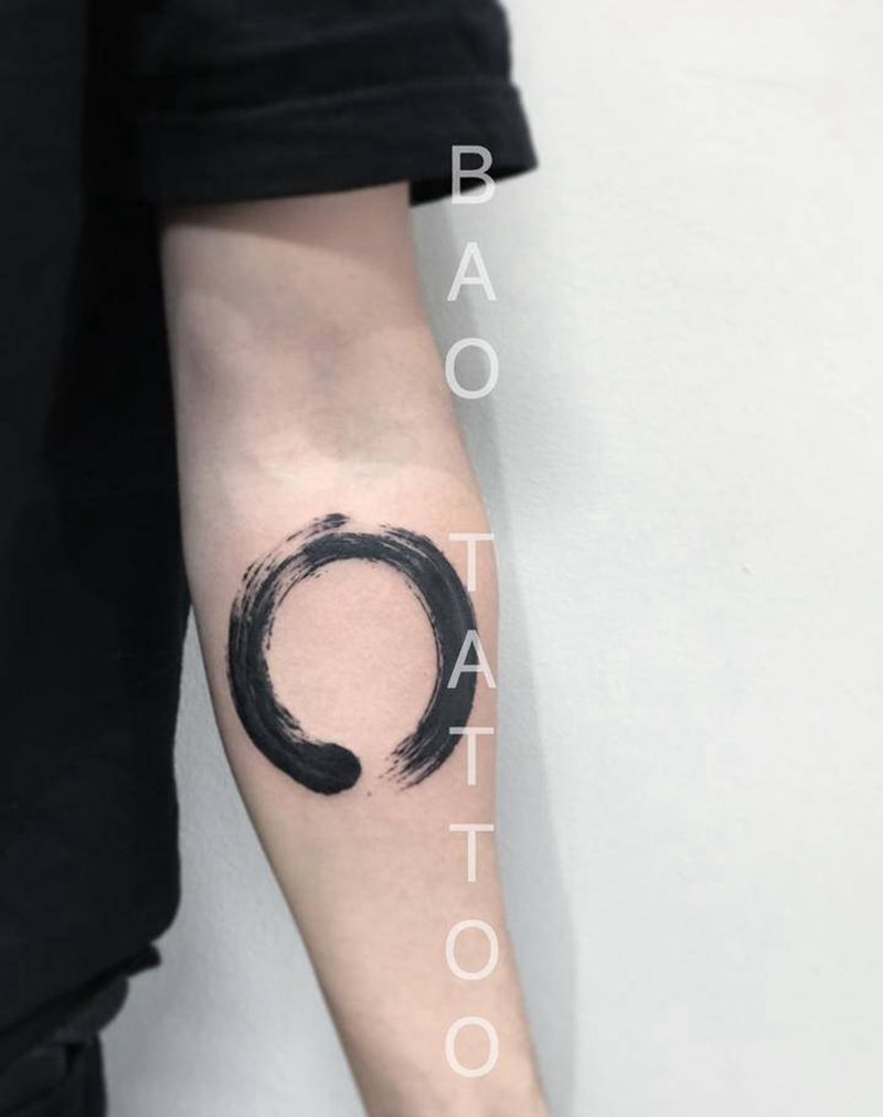 水墨笔触纹身图片_手臂水墨纹身图案