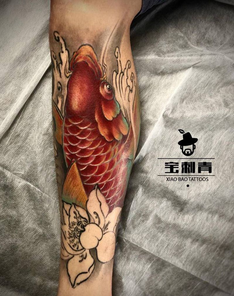 红锦鲤纹身图片_腿部新传统纹身图案