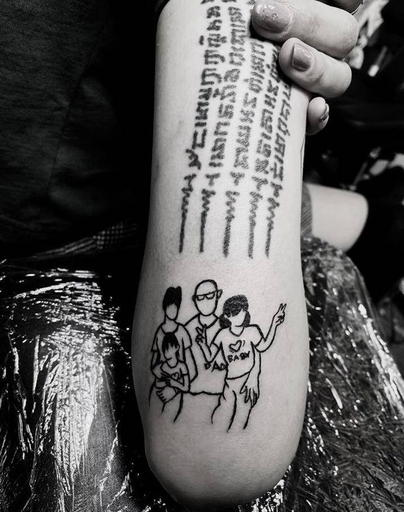 照片纹身图片_臀部纹身图案