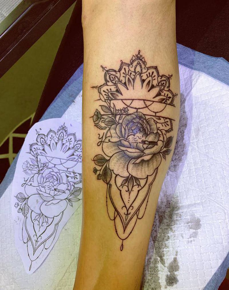 素花纹身图片_腿部纹身图案