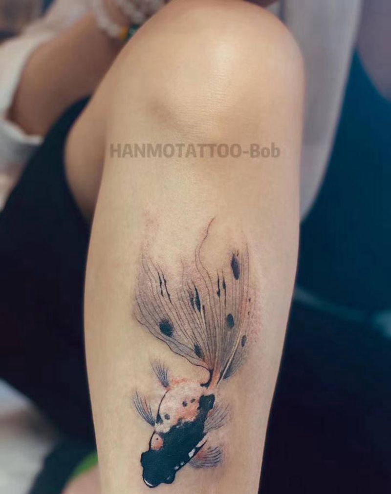 金鱼纹身图片_腿部水彩水墨纹身图案