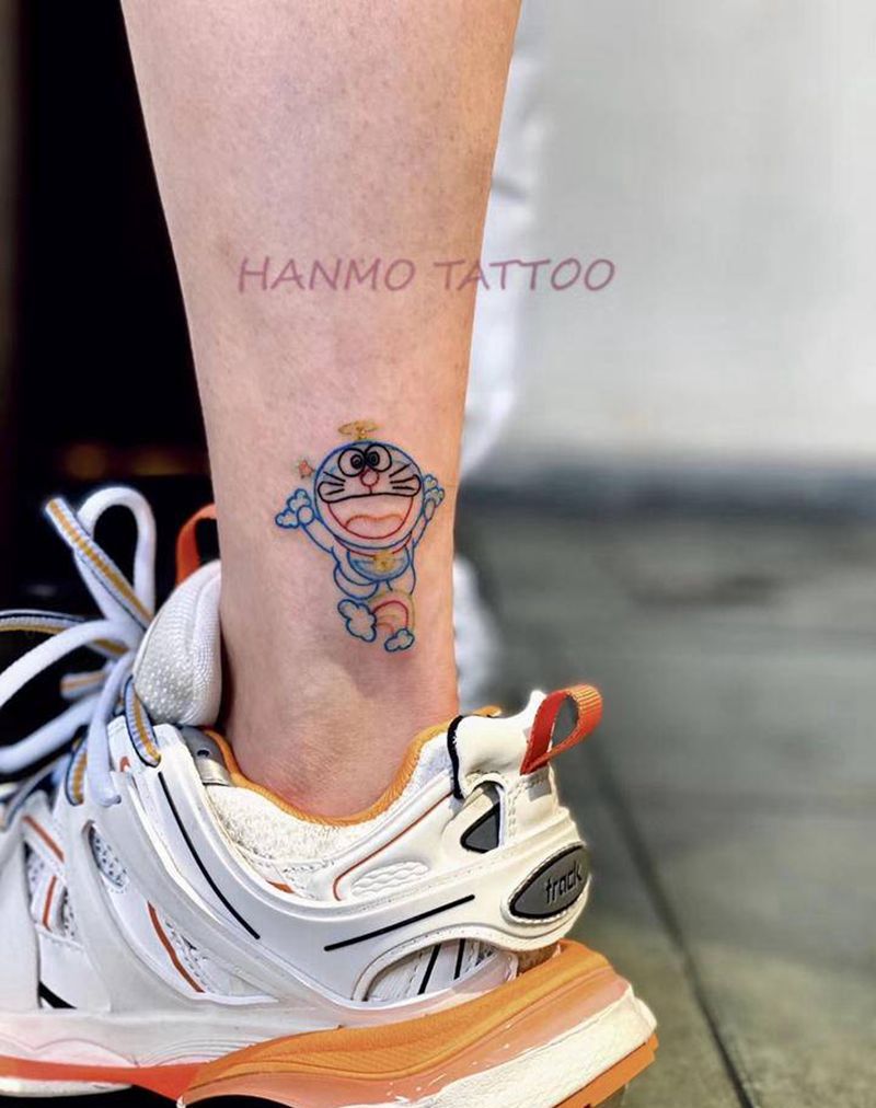 哆啦A梦纹身图片_腿部脚部New School水彩纹身图案