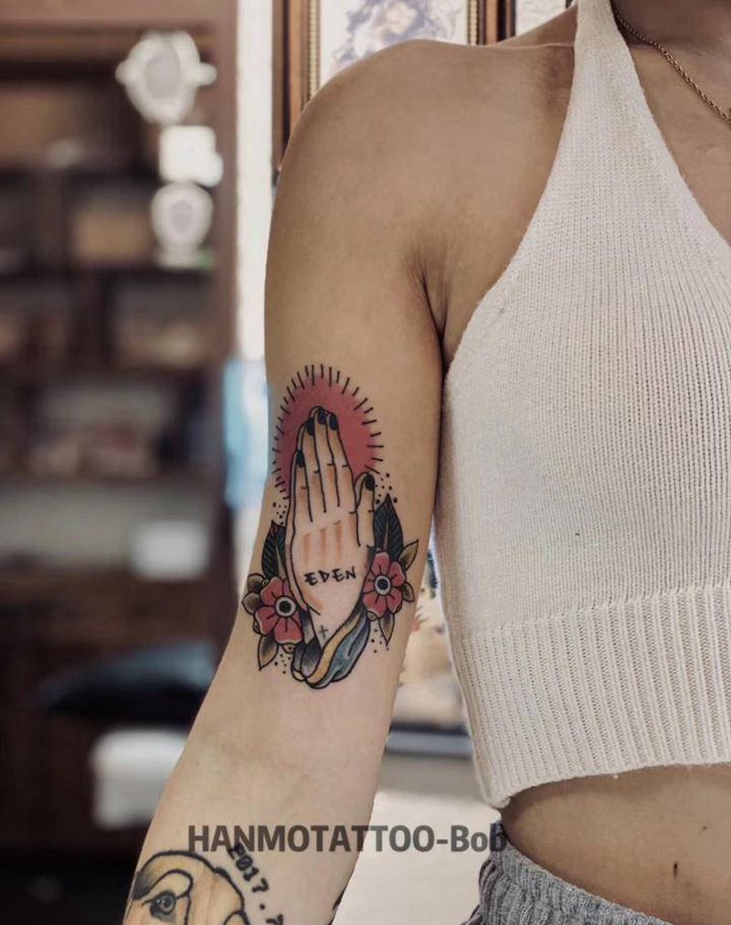 祈祷之手纹身图片_手臂Old School纹身图案