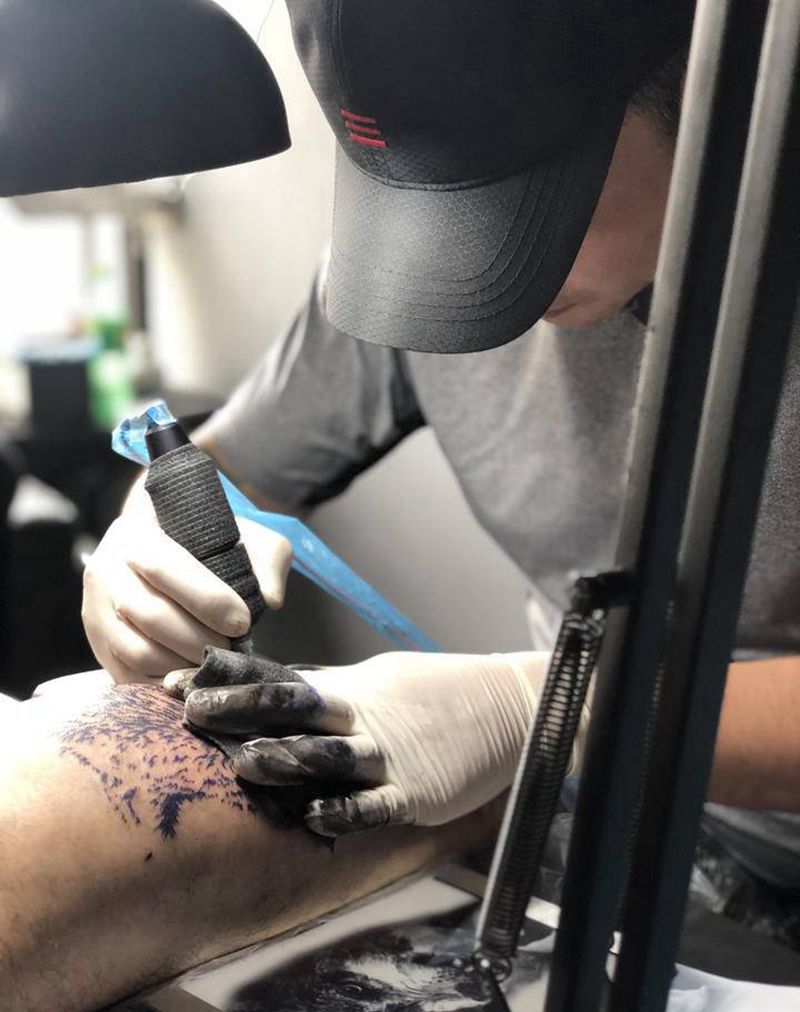 工作照纹身图片_腿部欧美写实纹身图案