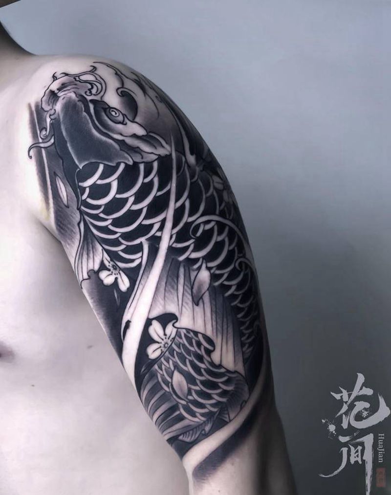 大臂鲤鱼纹身图片_新传统纹身图案