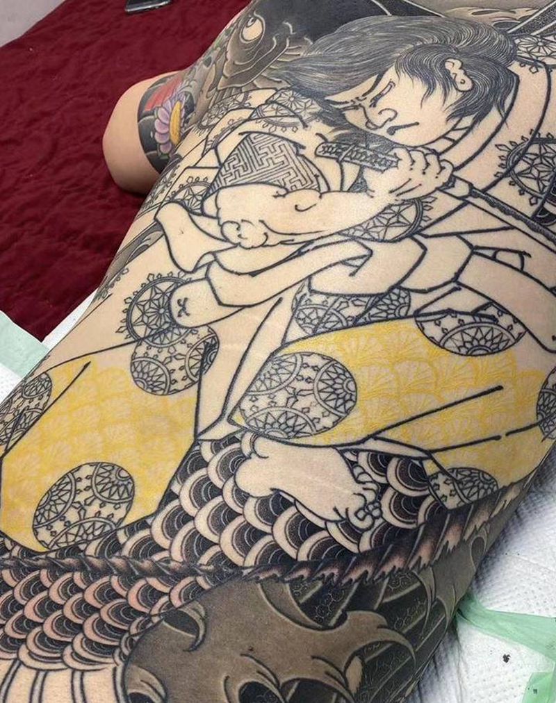 招模特纹身图片_背部老传统纹身图案