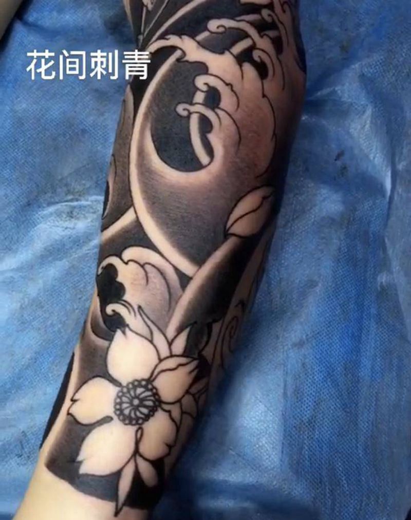 花间纹身图片_老传统纹身图案