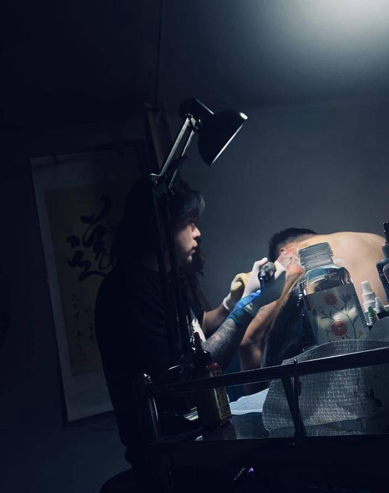 工作纹身图片_肩部新传统纹身图案