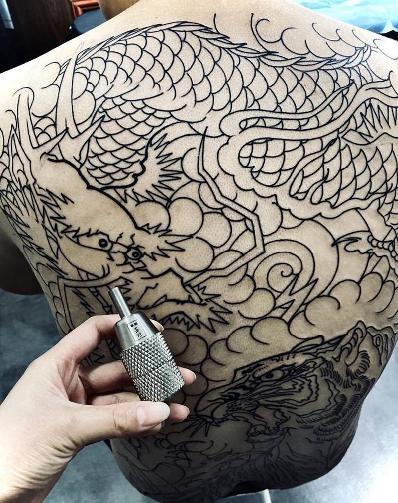 满背老传统纹身图片_背部老传统纹身图案