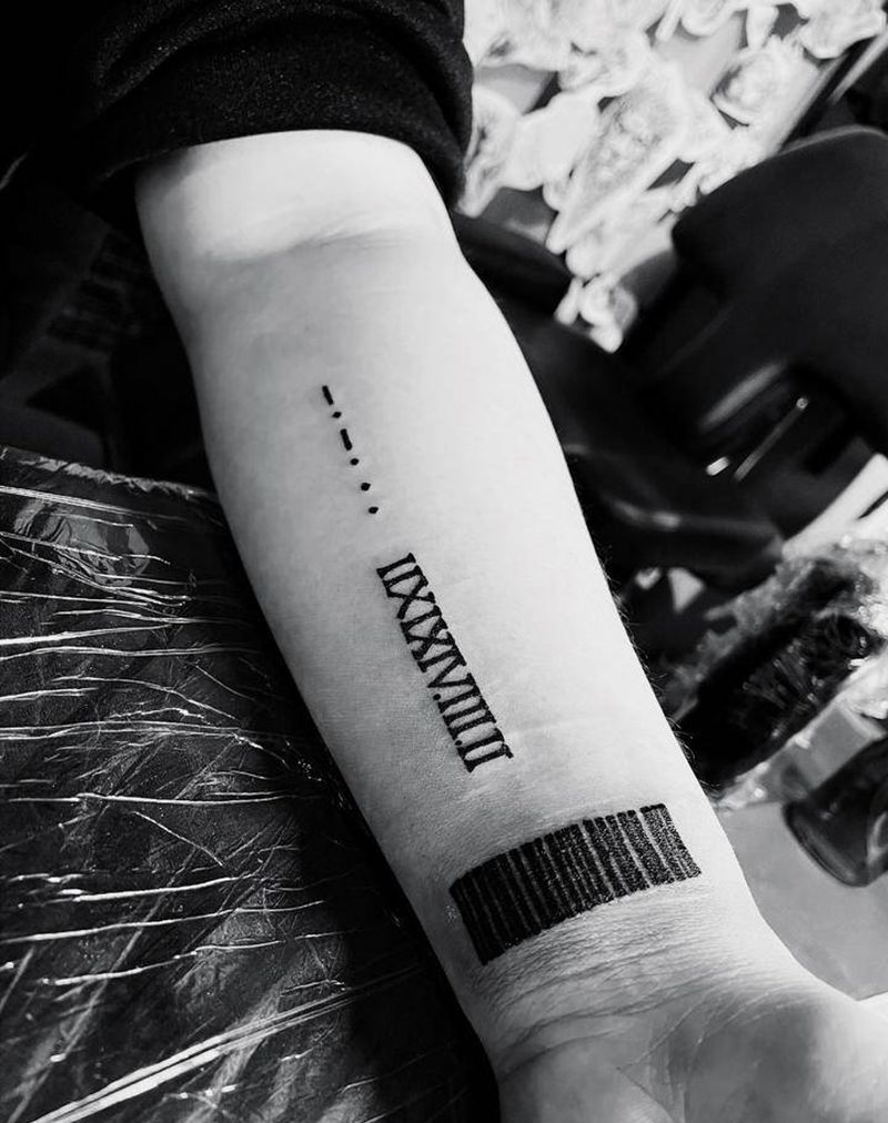 条形码纹身图片_臀部纹身图案