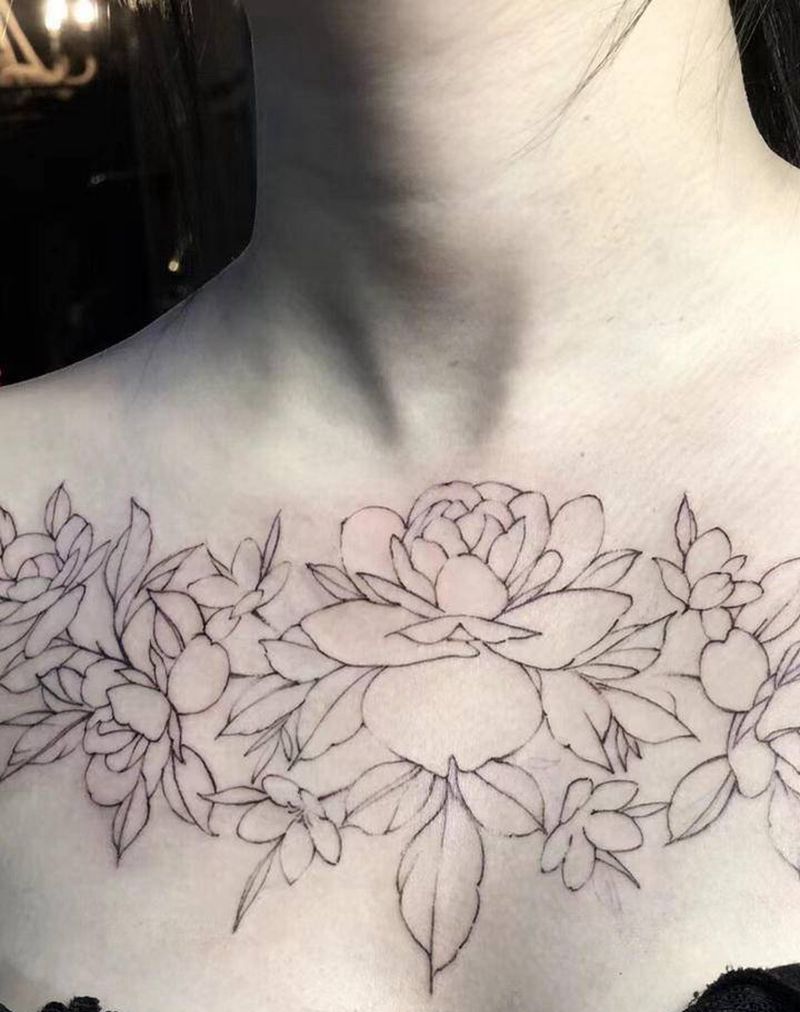 素花纹身图片_胸部纹身图案