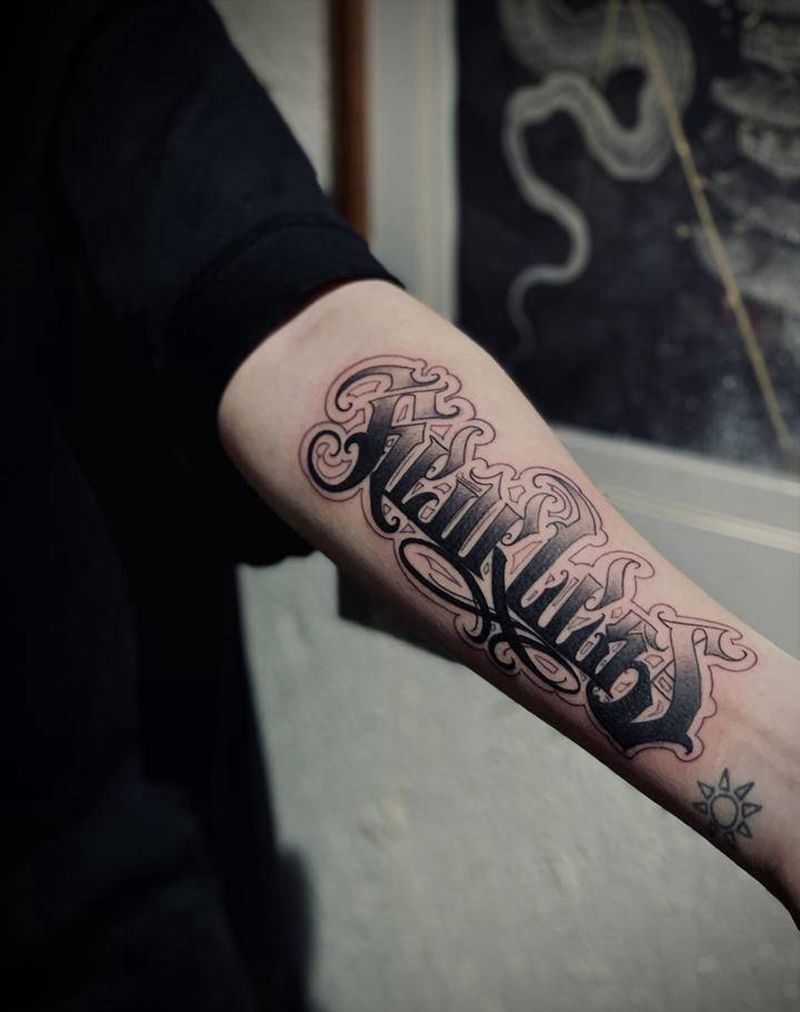 哥特花体字纹身图片_手臂纹身图案
