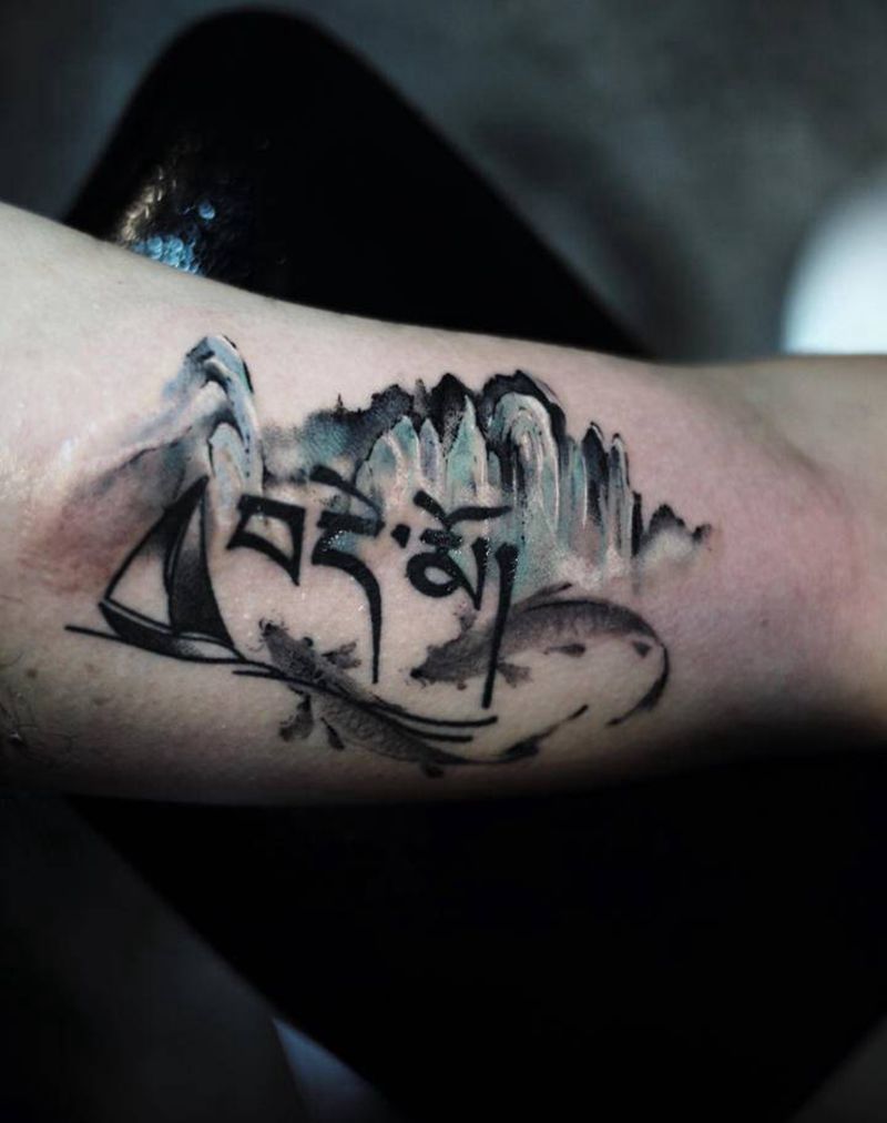 山水小船⛵️纹身图片_手臂水墨纹身图案