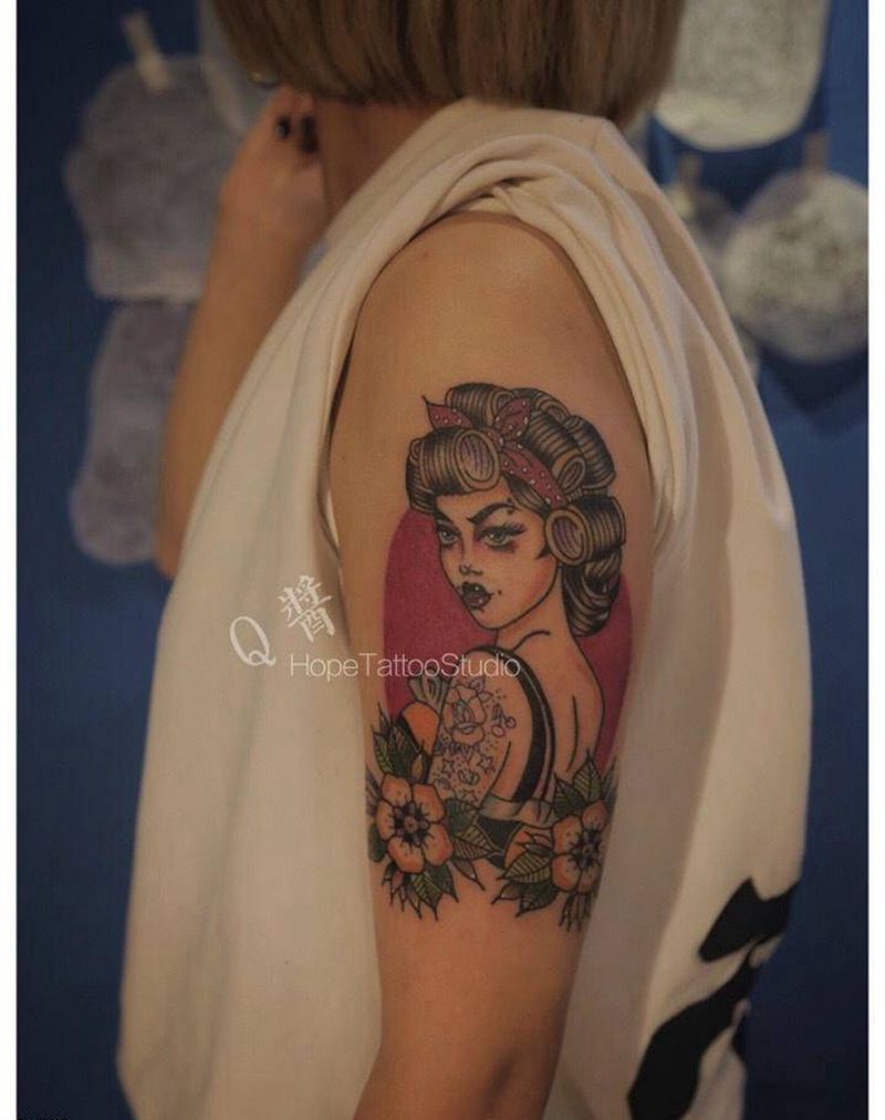 复古女孩纹身图片_手臂Old Schoolpin-up girl纹身图案