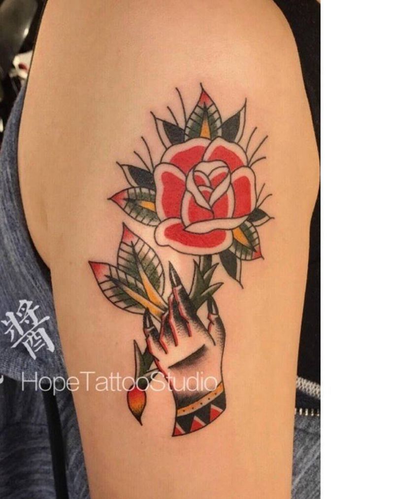 恶魔之手纹身图片_手臂Old School手纹身图案