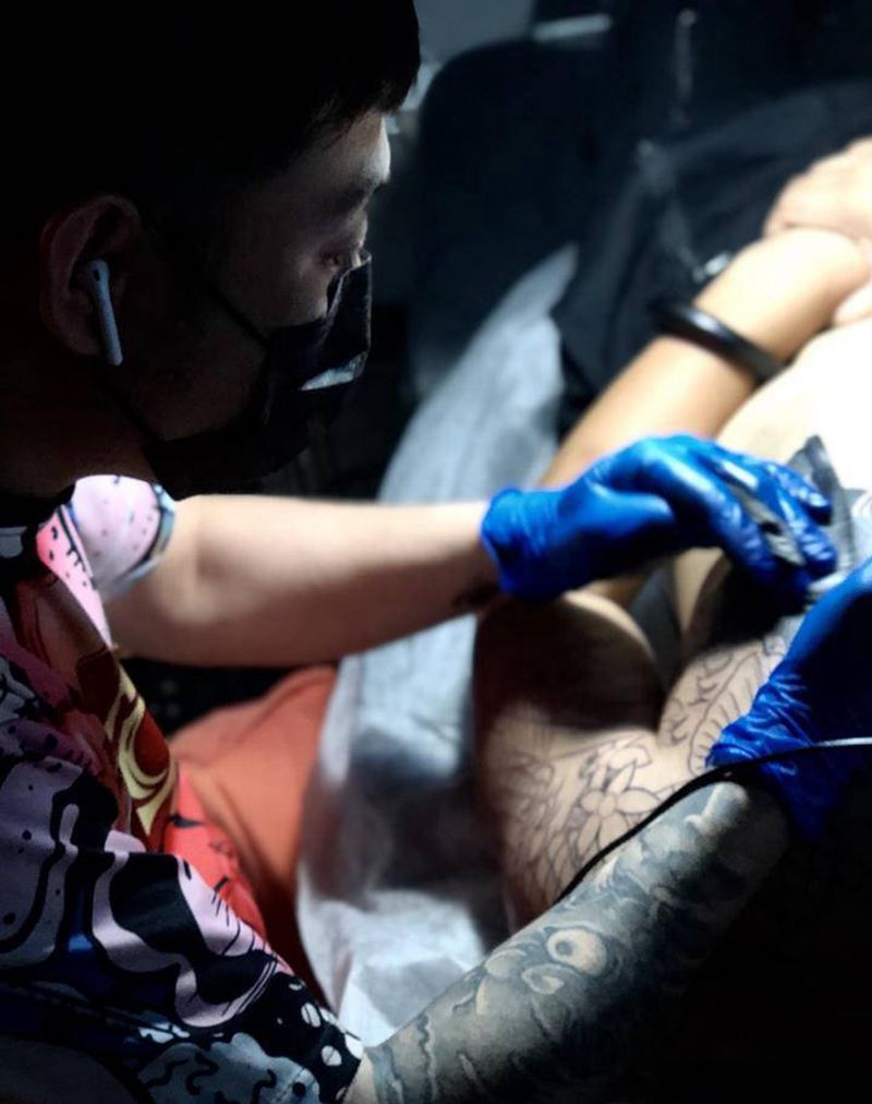 半胛工作纹身图片_胸部老传统纹身图案