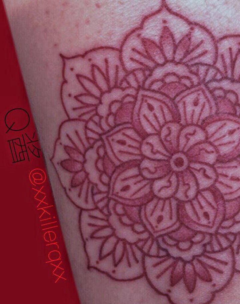 红色曼陀罗纹身图片_几何mandala纹身图案