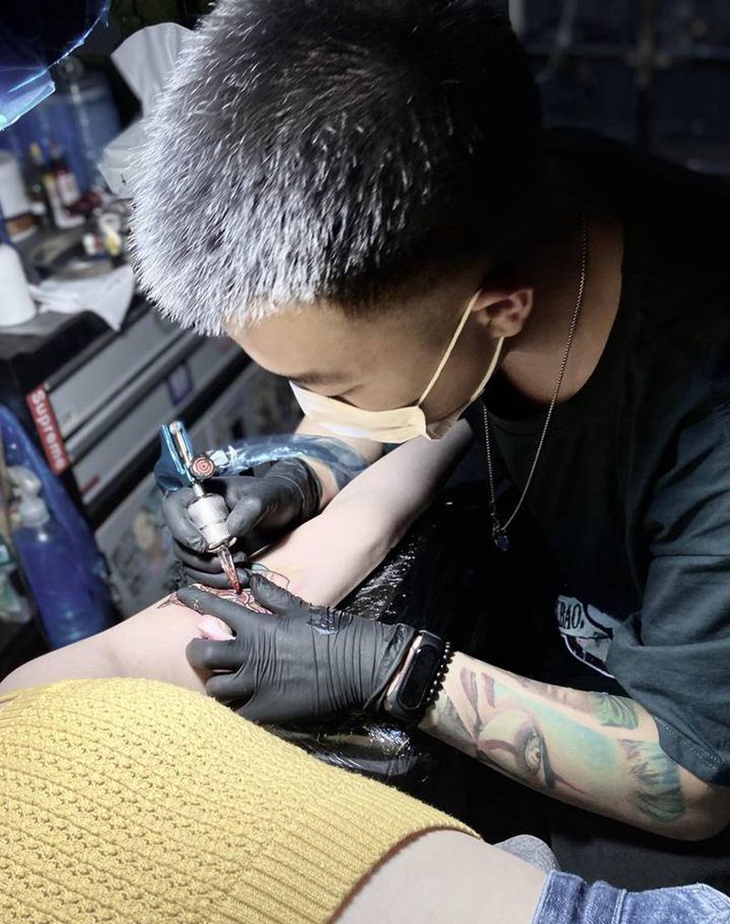 工作ing纹身图片_手臂Old School纹身图案