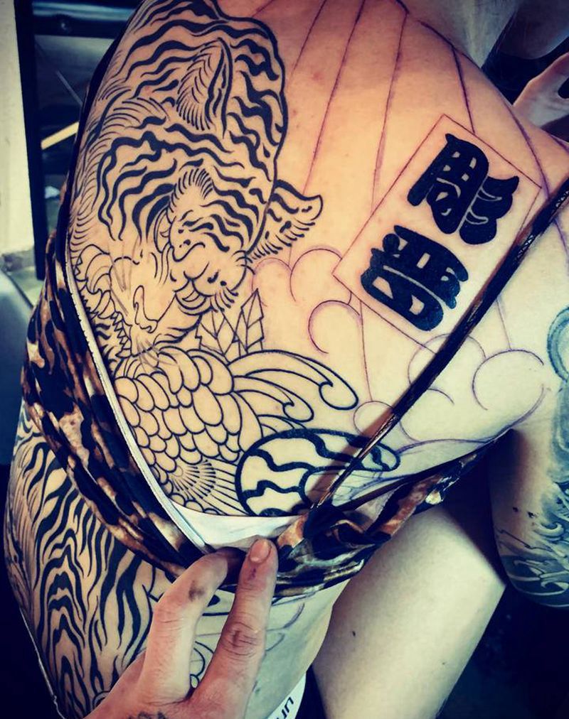 传统满背纹身图片_背部老传统纹身图案