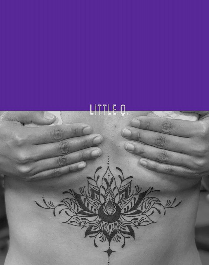 胸下mandala纹身图片_胸部几何纹身图案