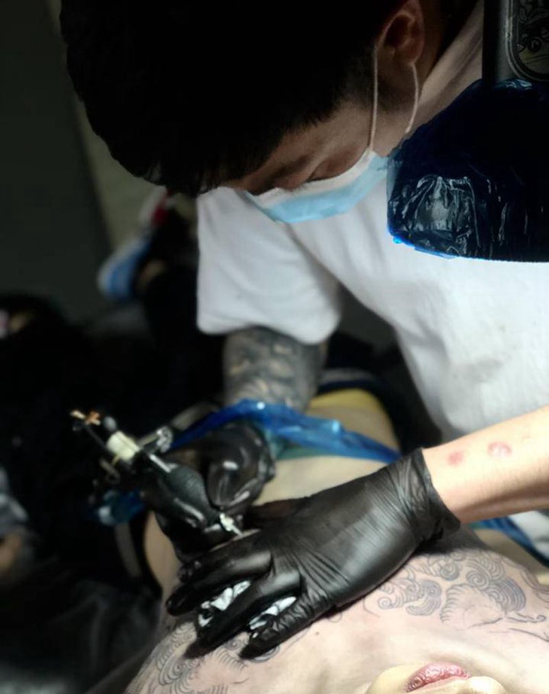 唐狮花胸纹身图片_胸部新传统纹身图案