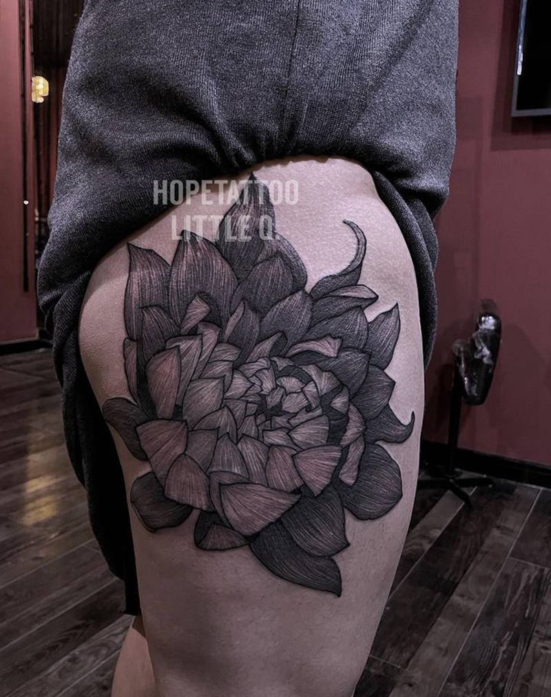 暗黑大花纹身图片_腿部几何点刺纹身图案