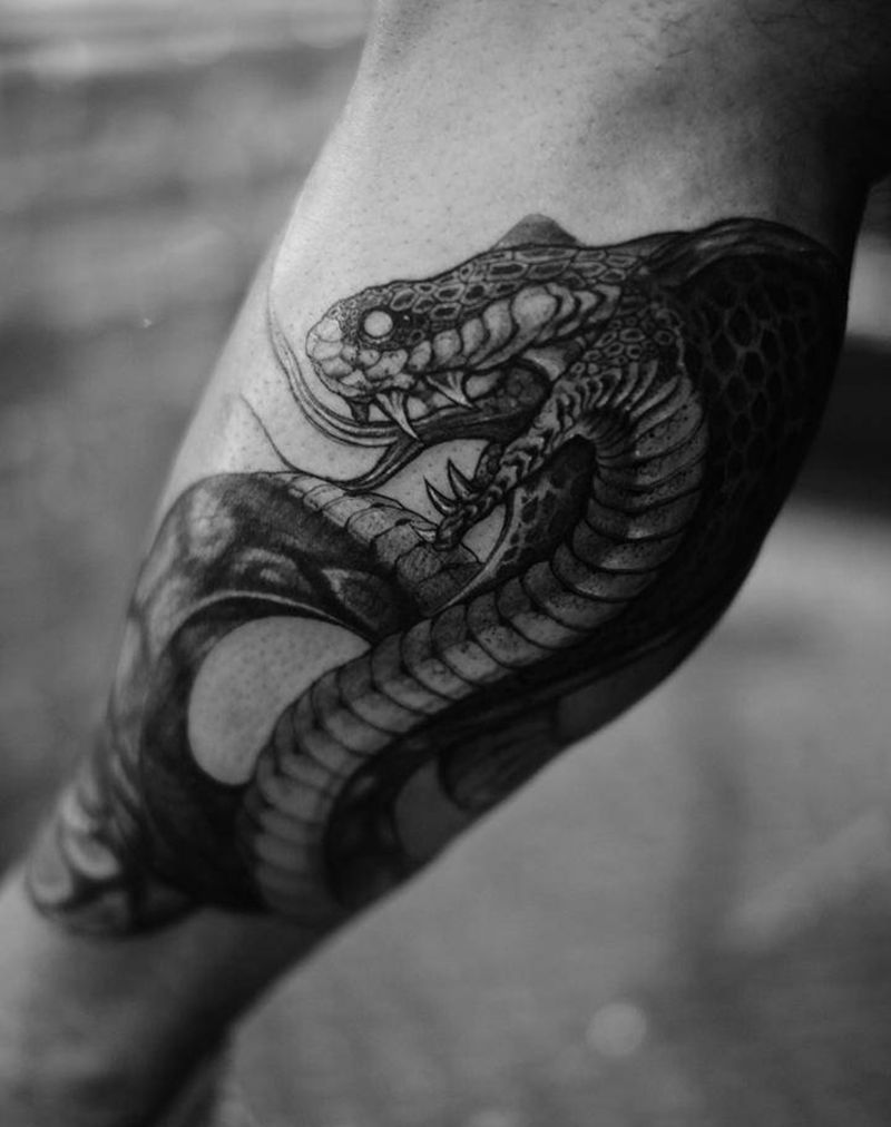 记录☝️过程纹身图片_腿部蛇纹身图案