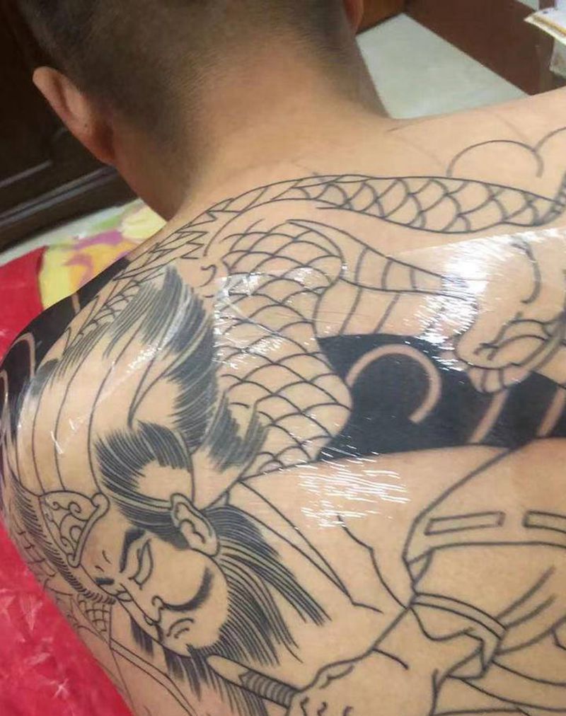 须佐之男纹身图片_背部老传统纹身图案