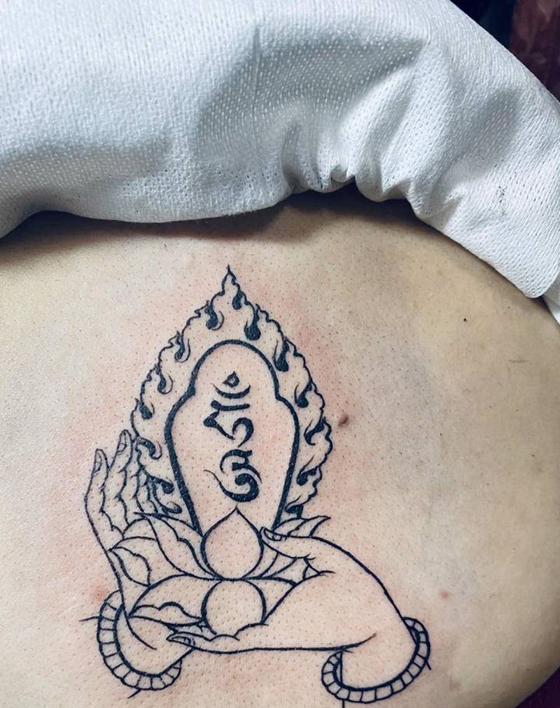 佛手一个纹身图片_背部纹身图案