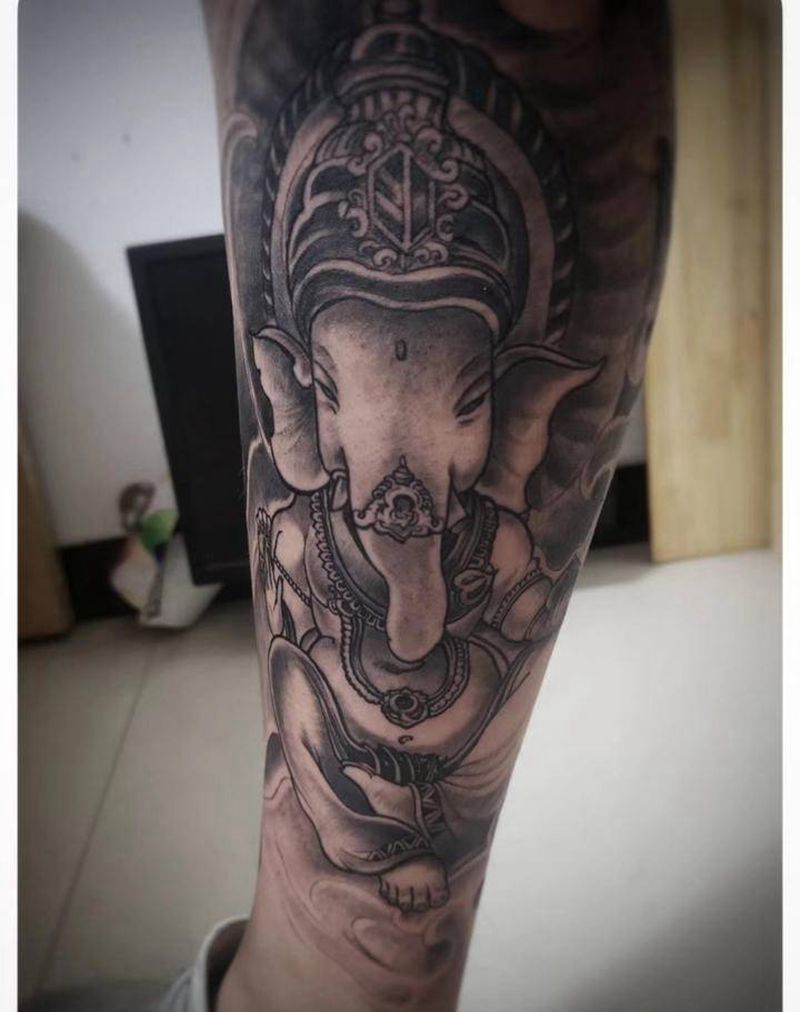 象神纹身图片_腿部新传统纹身图案