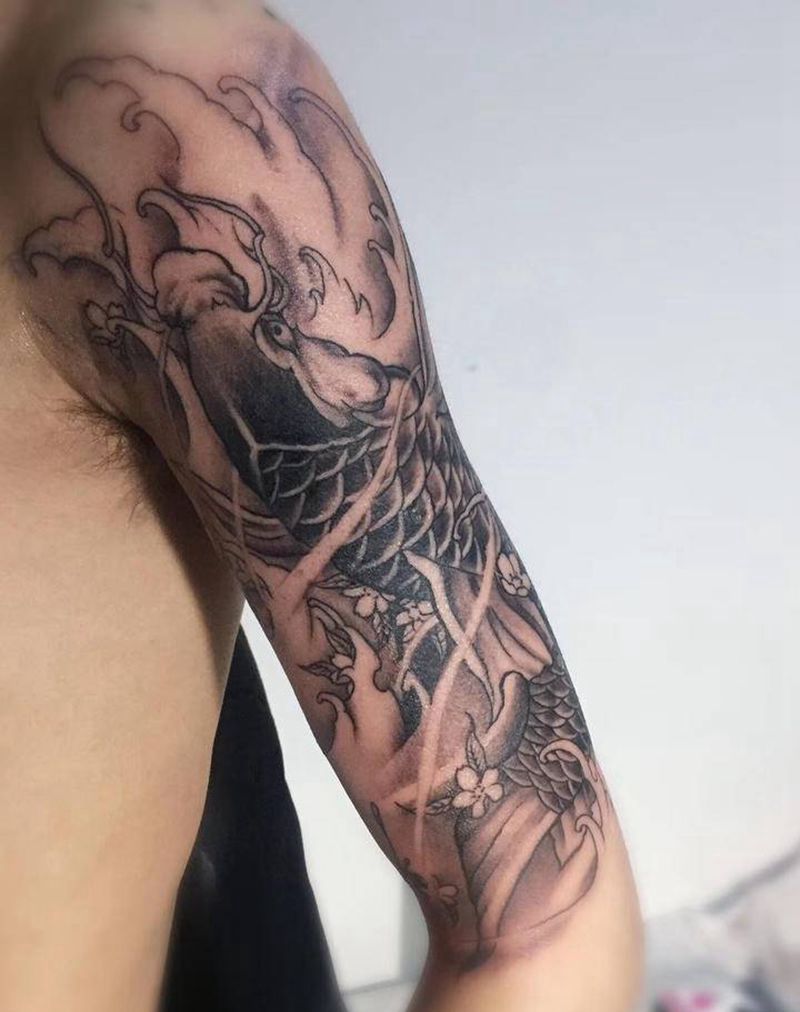 鱼纹身图片_手臂新传统纹身图案