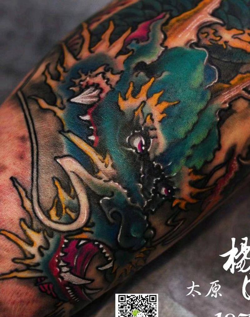 青龙纹身图片_腿部新传统龙彩色龙纹身图案
