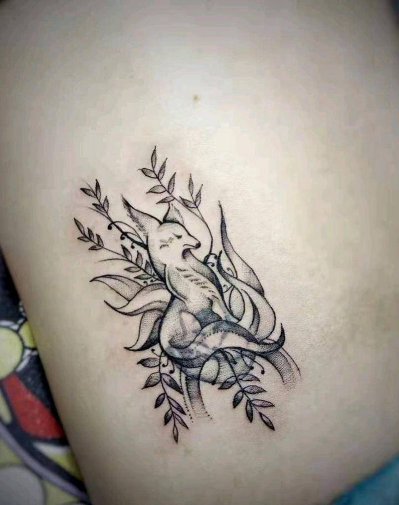 九尾狐纹身图片_腰部胸部新传统欧美写实纹身图案