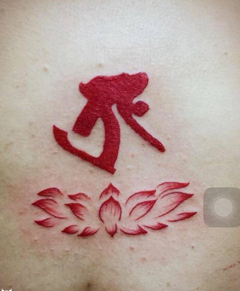梵文纹身图片_背部纹身图案