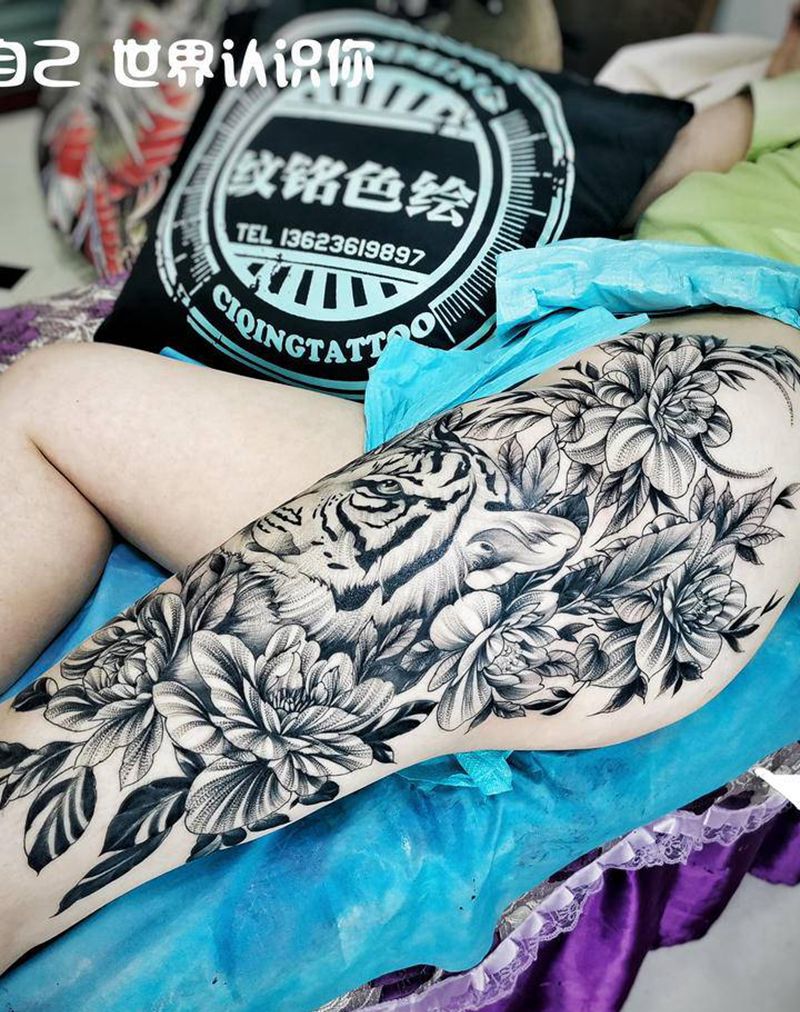 花腿纹身图片_腿部新传统欧美写实老虎纹身图案
