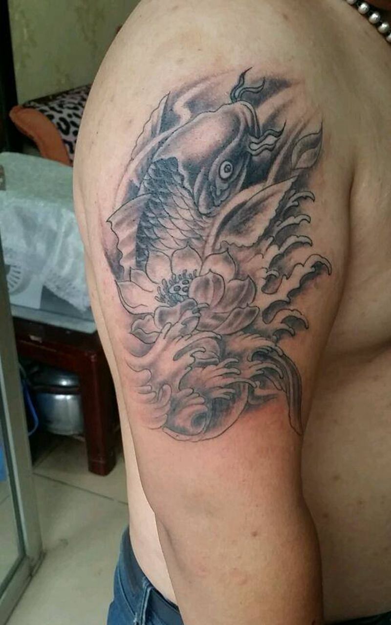 鱼纹身图片_手臂动物成品纹身图案