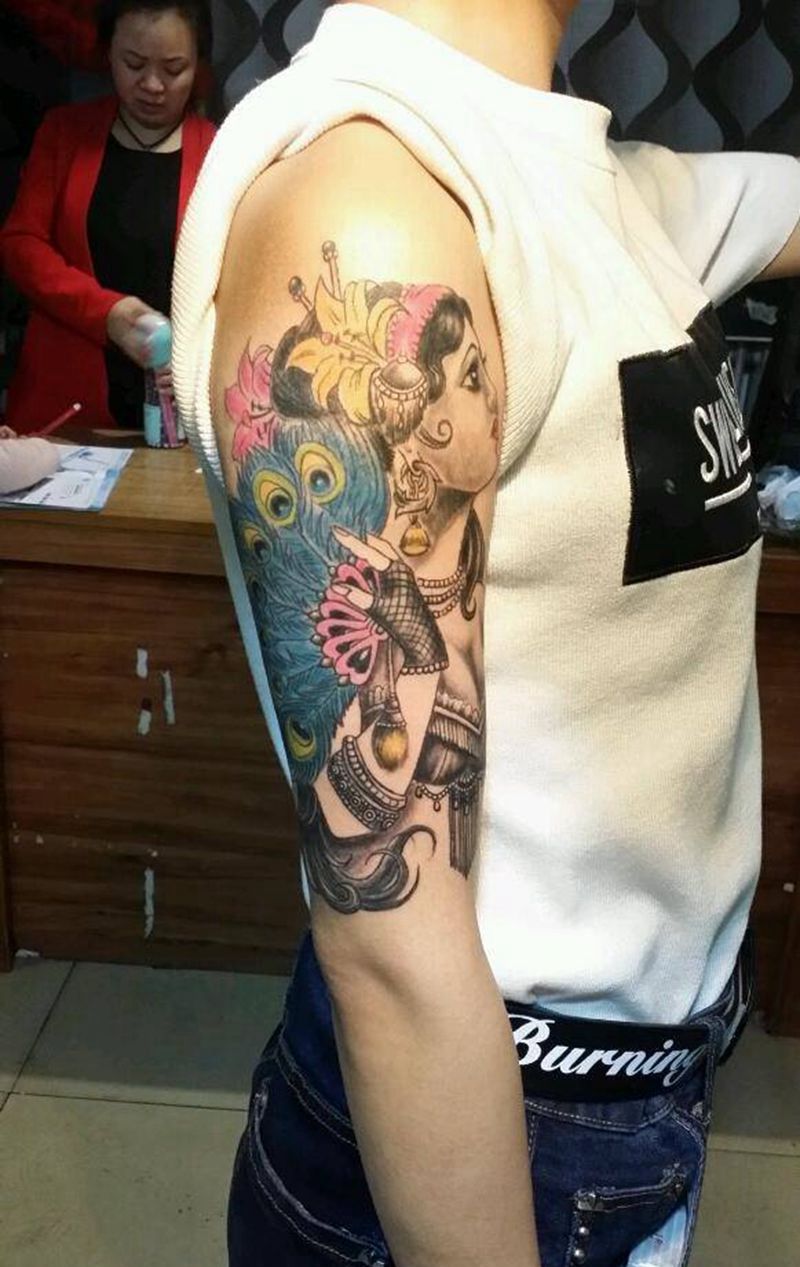 欧美美女纹身图片_手臂欧美人物纹身图案